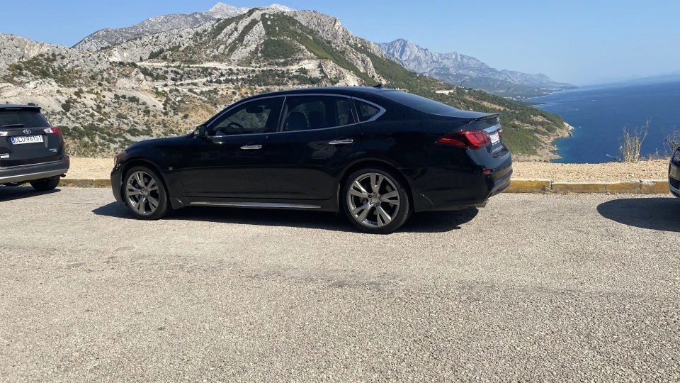 Infiniti Q70 L 4