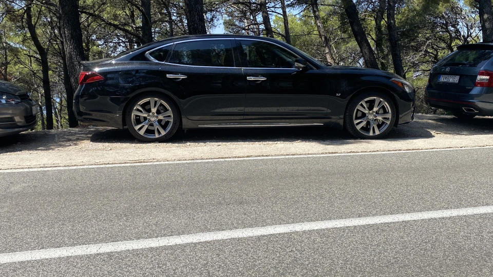 Infiniti Q70 L 5