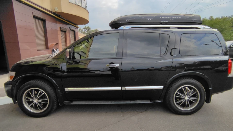Infiniti QX56