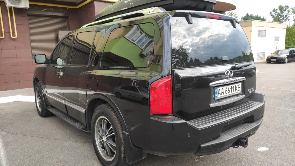 Infiniti QX56 2