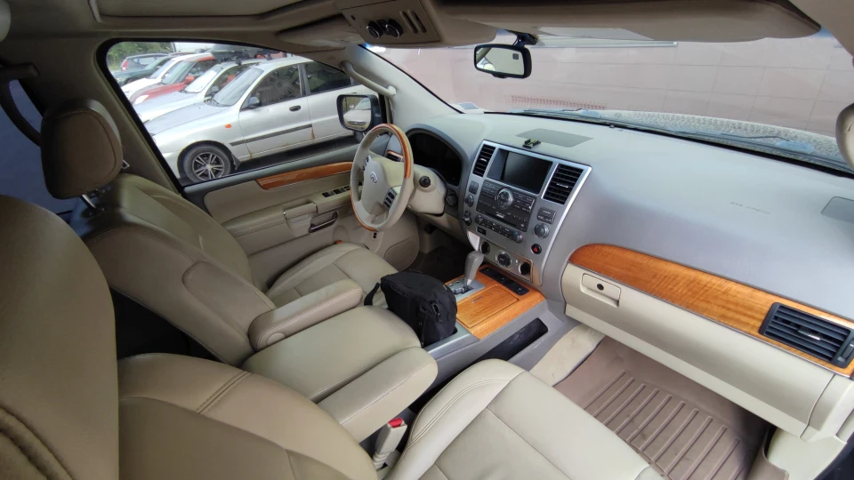 Infiniti QX56 3