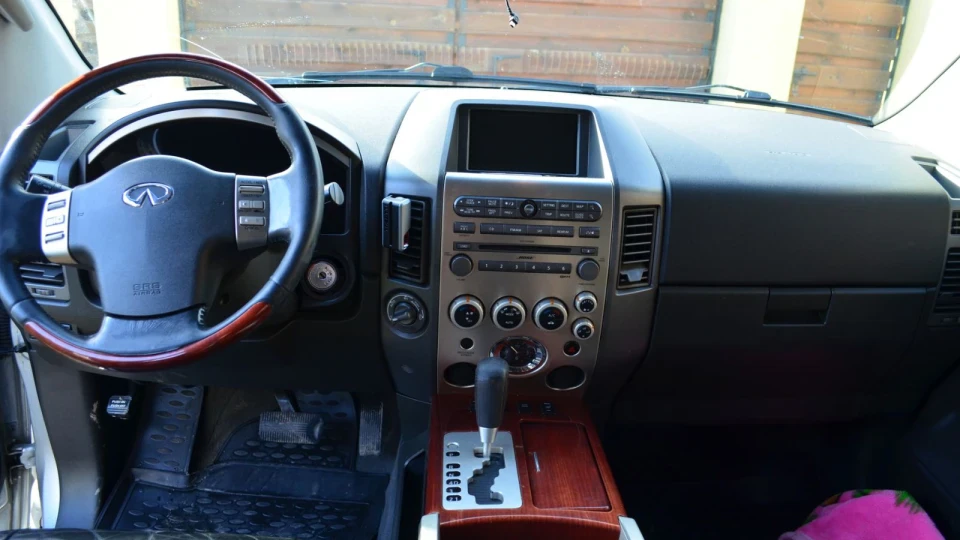 Infiniti QX56 3