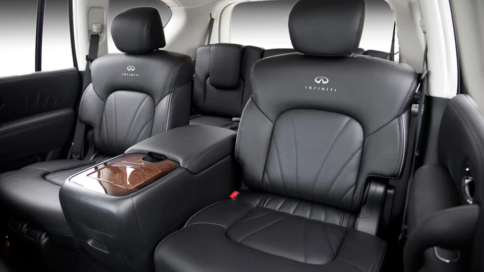 Infiniti QX56 4