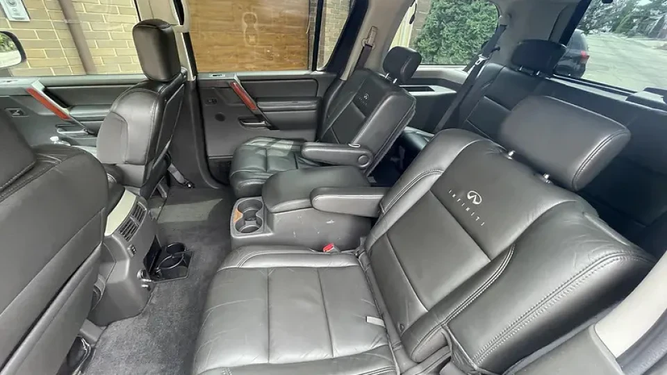 Infiniti QX56 3