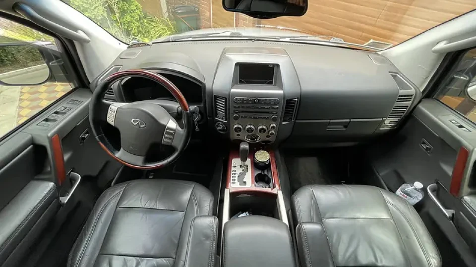 Infiniti QX56 4
