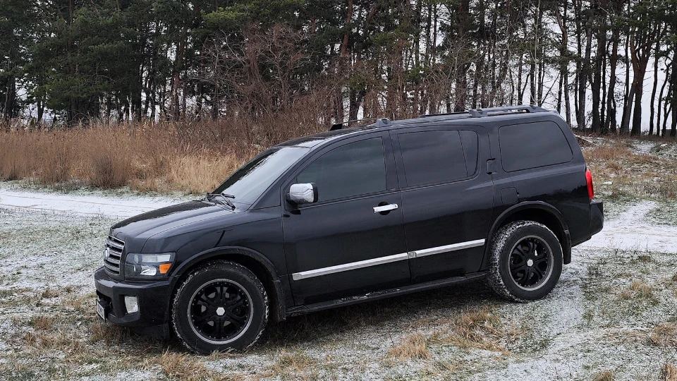 Infiniti QX56 4