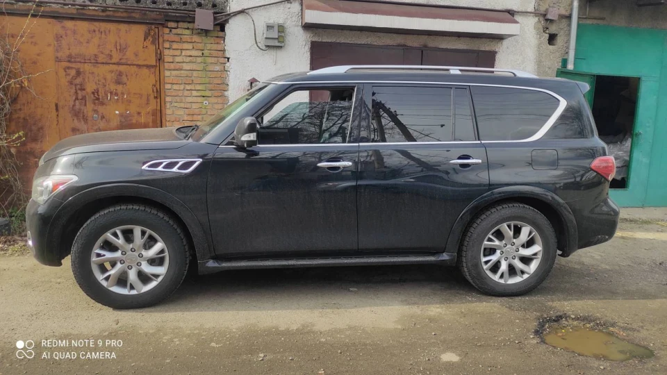 Infiniti QX56 BIG Black HIPPO 3