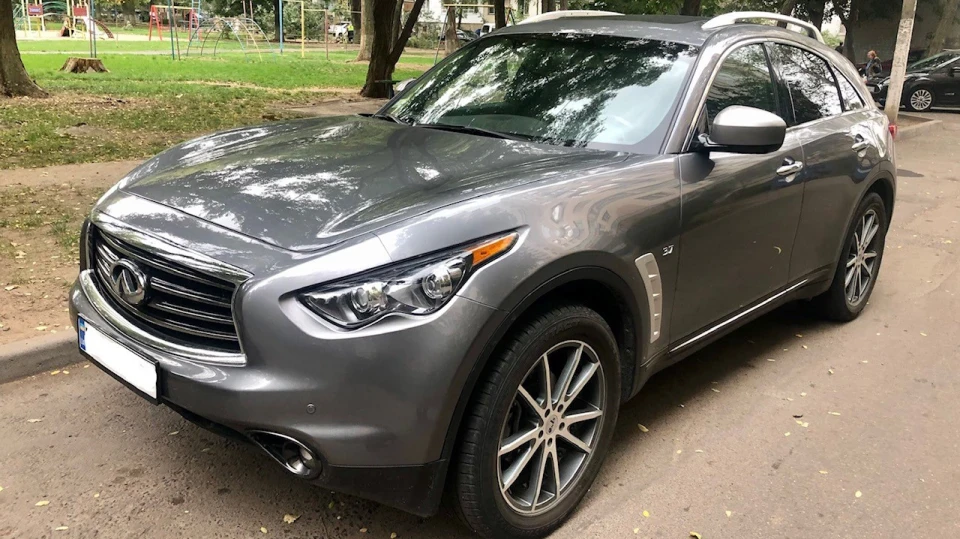 Infiniti QX70