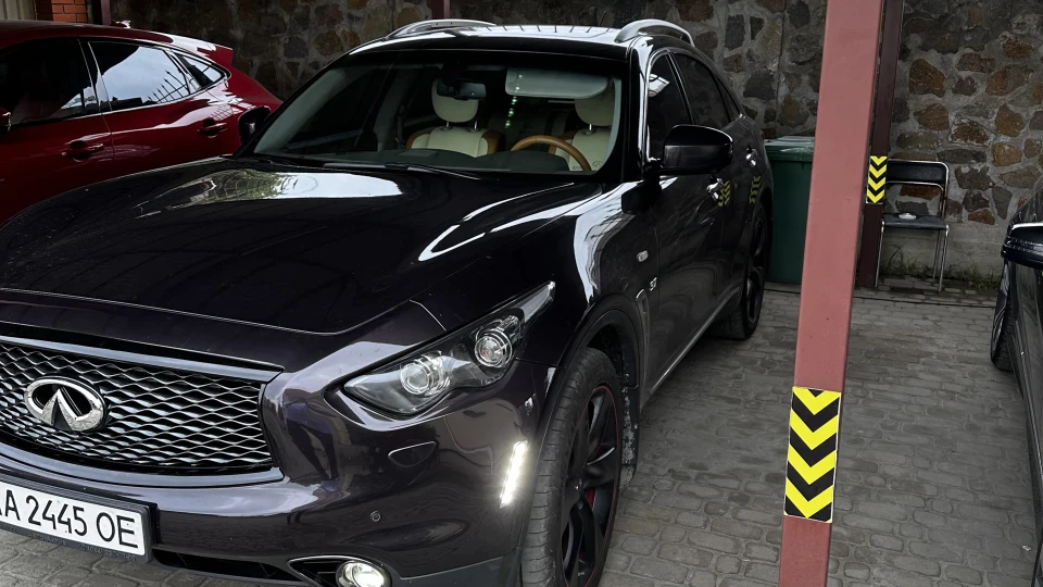 Infiniti QX70