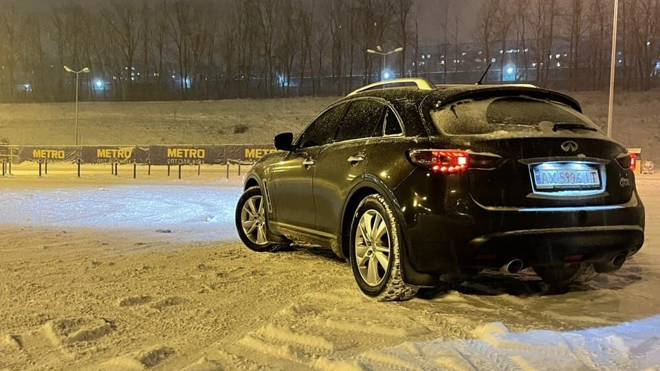 Infiniti QX70 3
