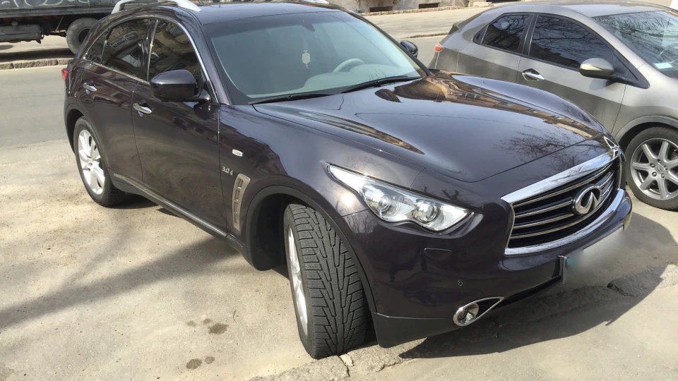 Infiniti QX70