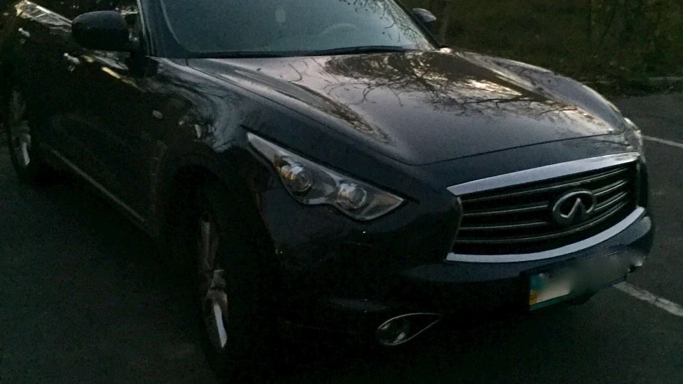 Infiniti QX70 3