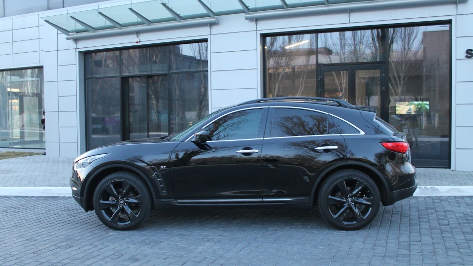 Infiniti QX70 2