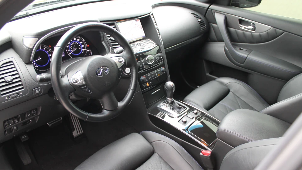 Infiniti QX70 3