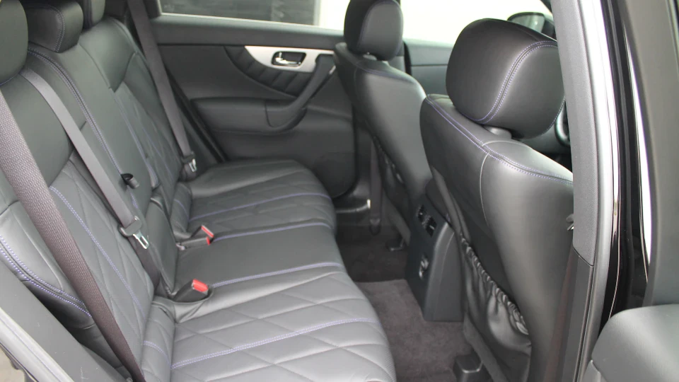 Infiniti QX70 5
