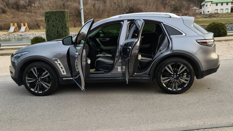 Infiniti QX70