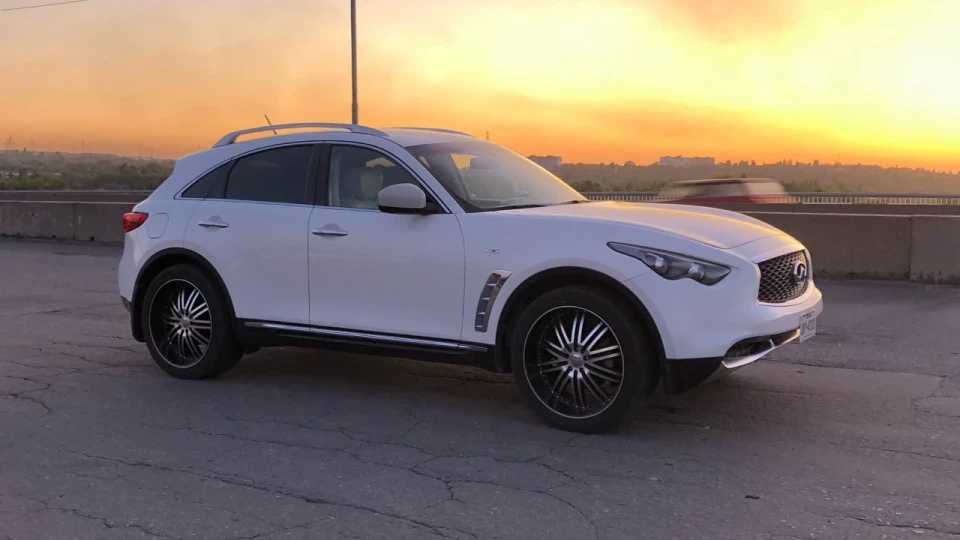 Infiniti QX70 3.7 2