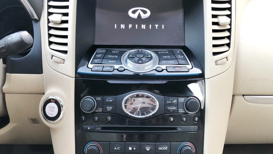 Infiniti QX70 3.7 4