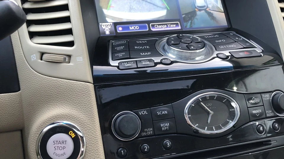 Infiniti QX70 3.7 5