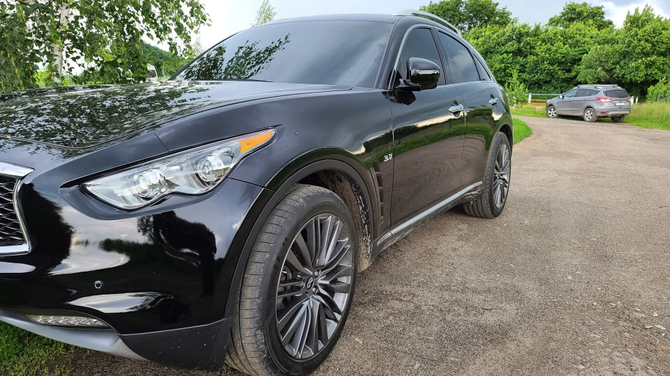 Infiniti QX70 Limited Edition 4