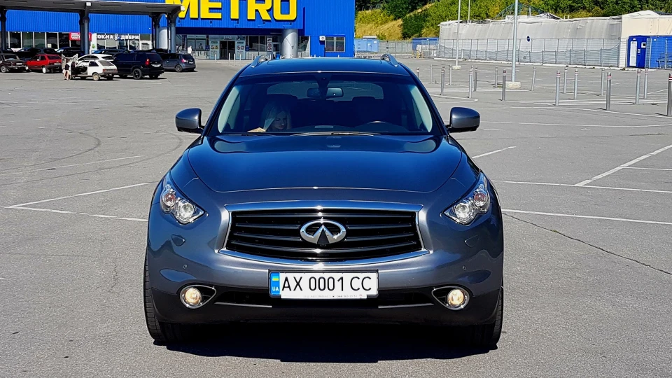 Infiniti QX70 R22