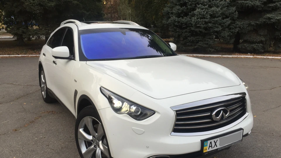 Infiniti QX70 Sport 2