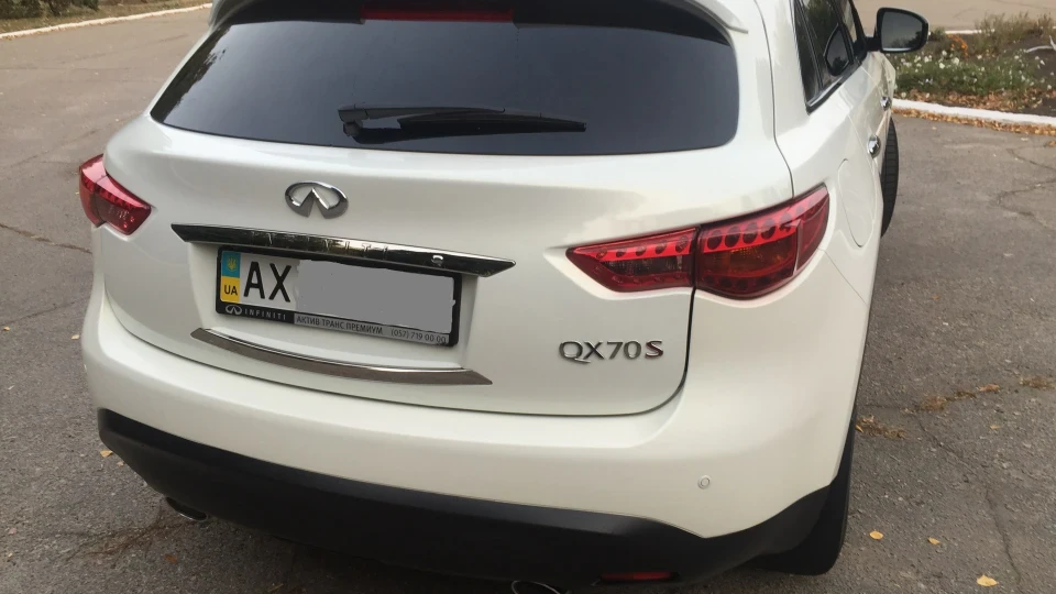 Infiniti QX70 Sport 3
