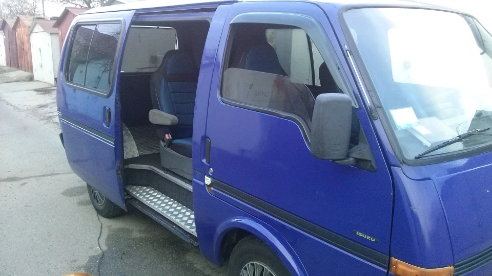 Isuzu Midi 3
