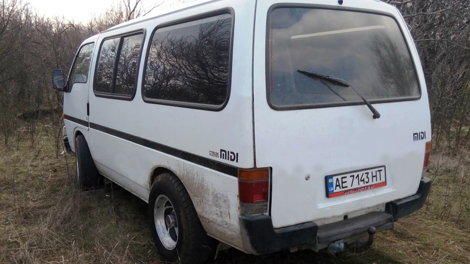 Isuzu Midi Mini VAN 5
