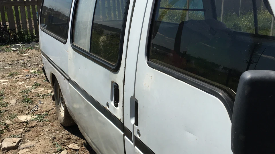 Isuzu Midi просто білий