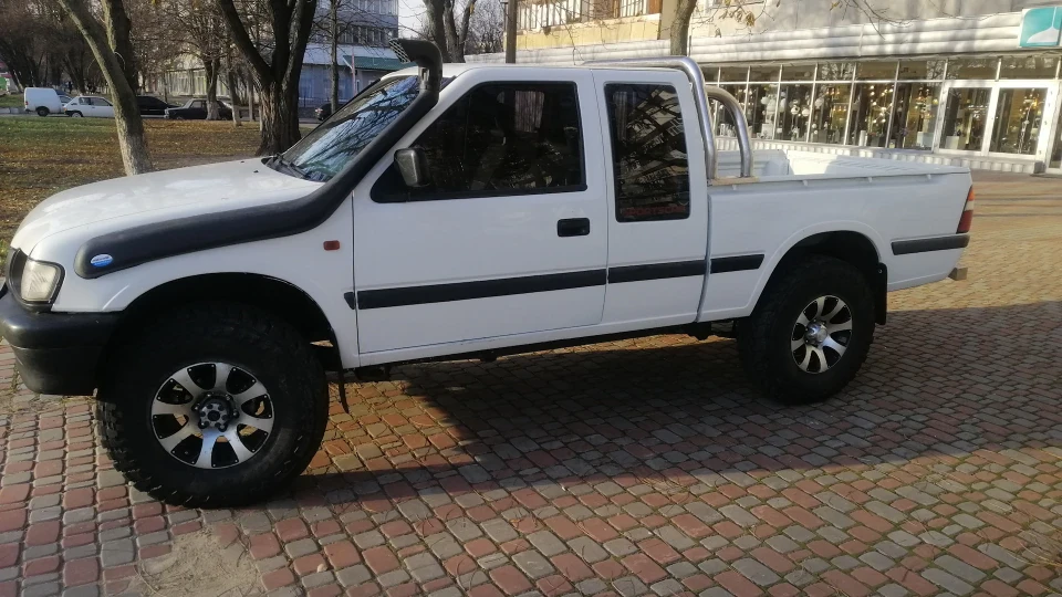 Isuzu TF (Opel Campo) 3