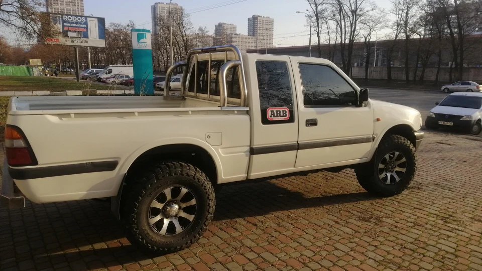 Isuzu TF (Opel Campo) 4