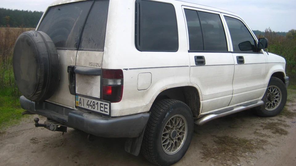 Isuzu Trooper 2