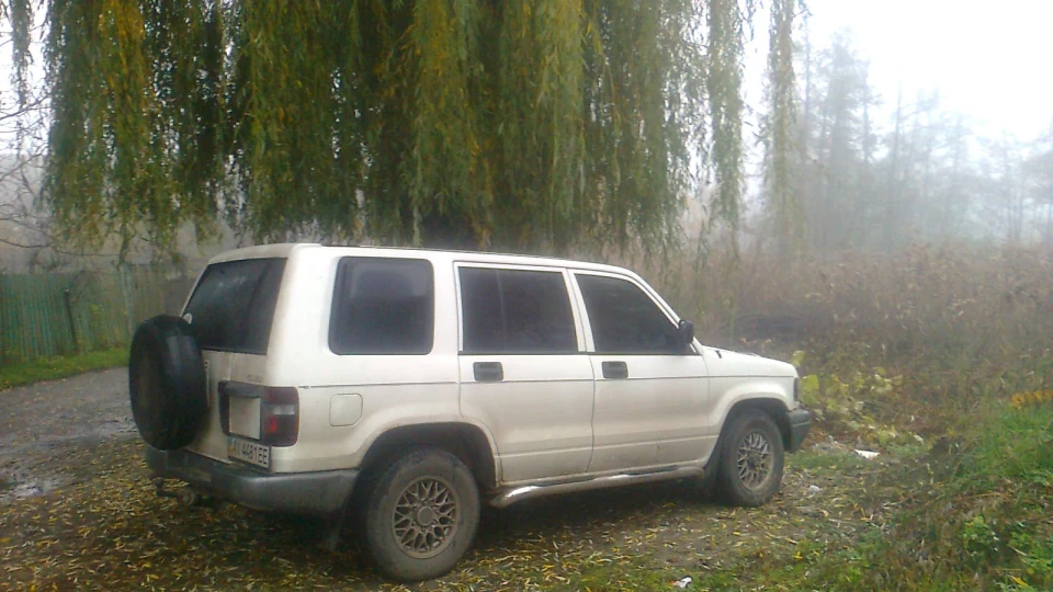 Isuzu Trooper 4