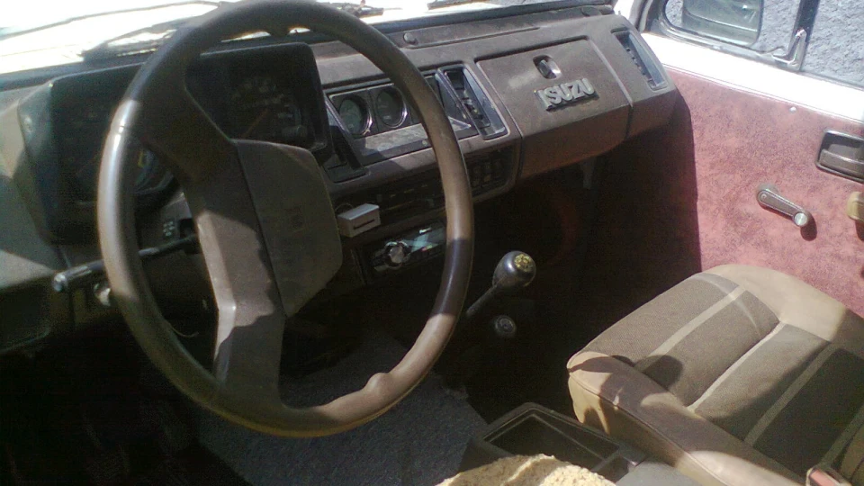 Isuzu Trooper 2