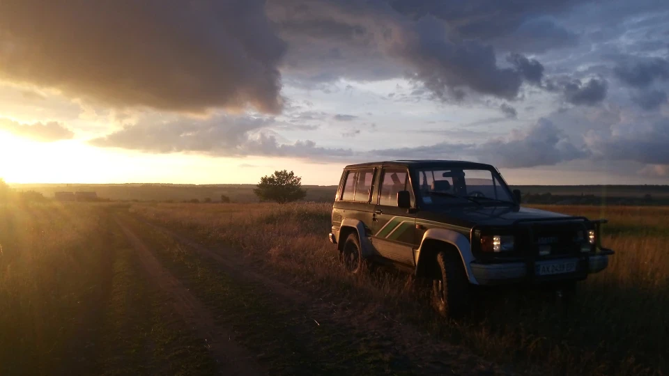 Isuzu Trooper 2.6 бензин