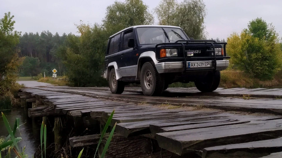 Isuzu Trooper 2.6 бензин 4
