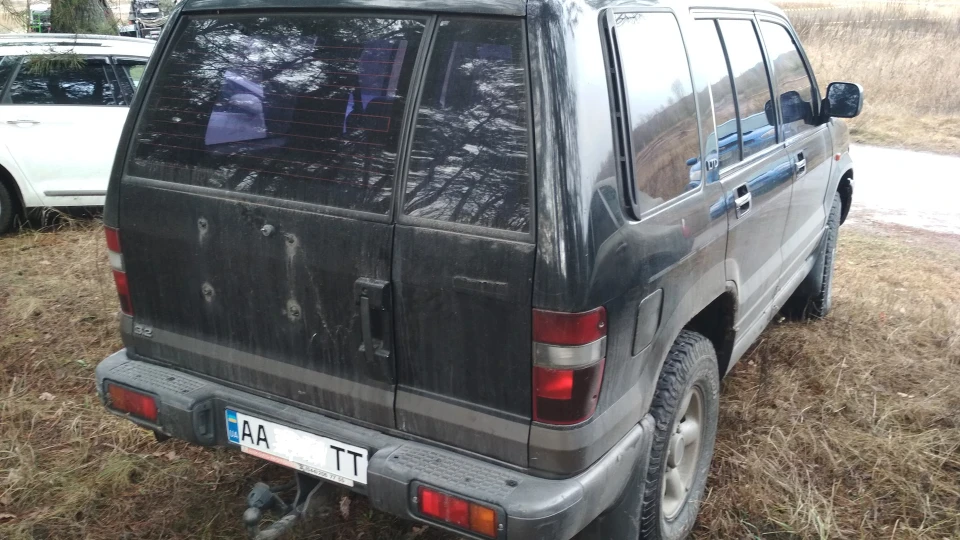 Isuzu Trooper Чорний бобік