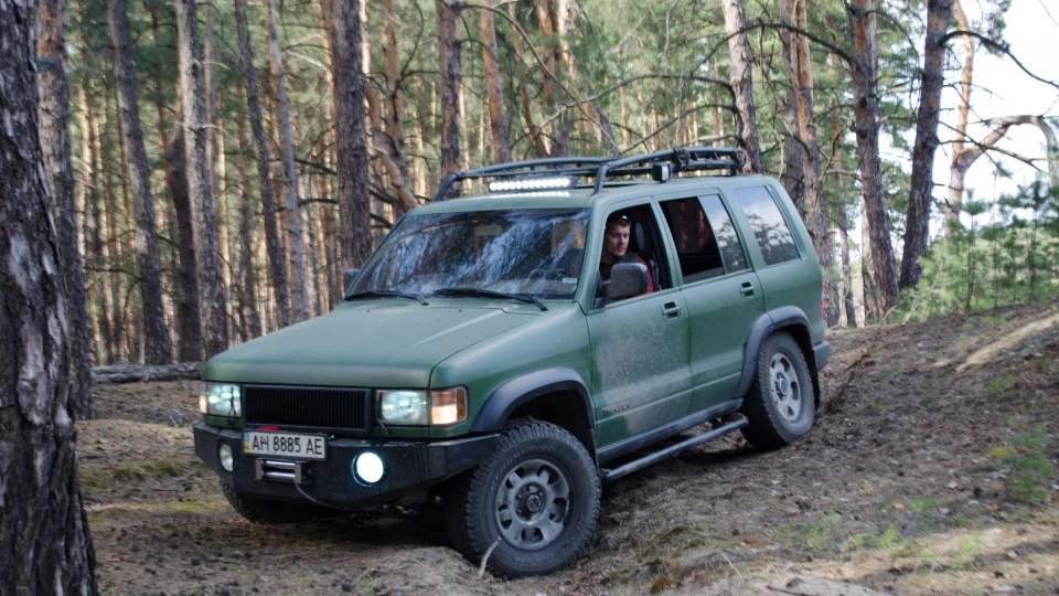 Isuzu Trooper Limited 2