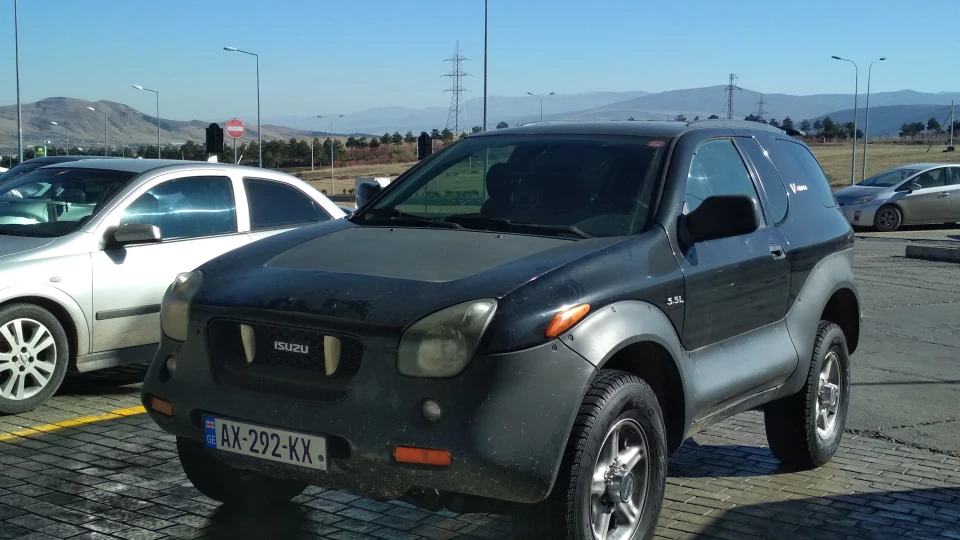 Isuzu VehiCross Гванця