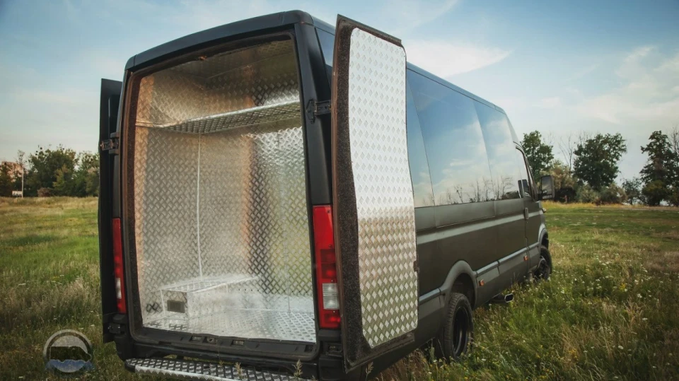 Iveco Daily Чорний матовий 4