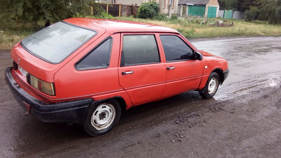 ІЖ 2126 Червоний 3