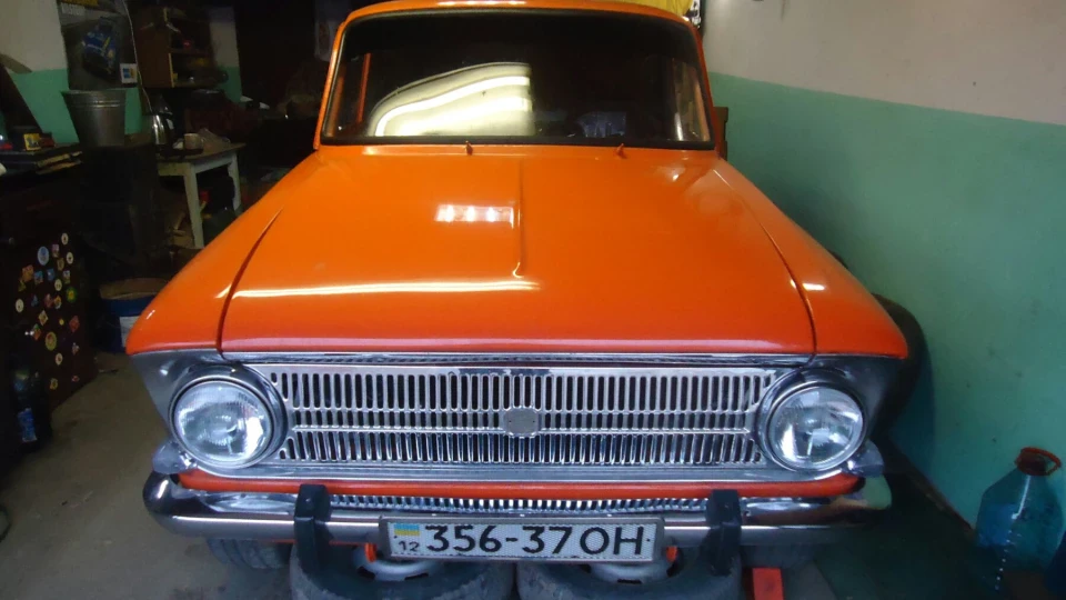 ІЖ Москвич 412 червоний бронеавтомобіль 4