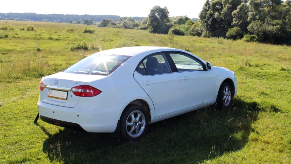 JAC J5 1.5 MT Elegant 3