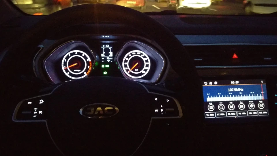 JAC S 2 Джекі Чан 2