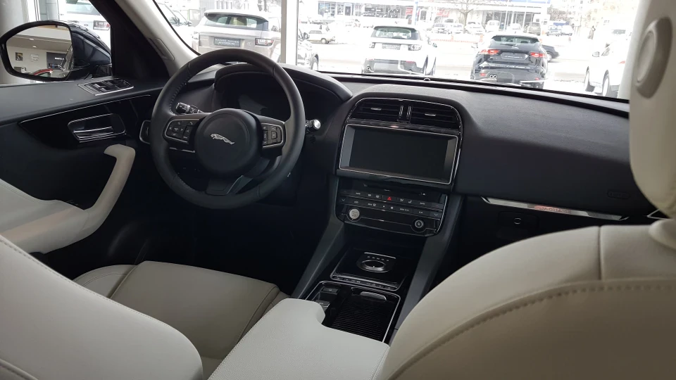 Jaguar F-Pace 4
