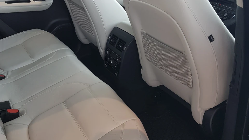 Jaguar F-Pace 5