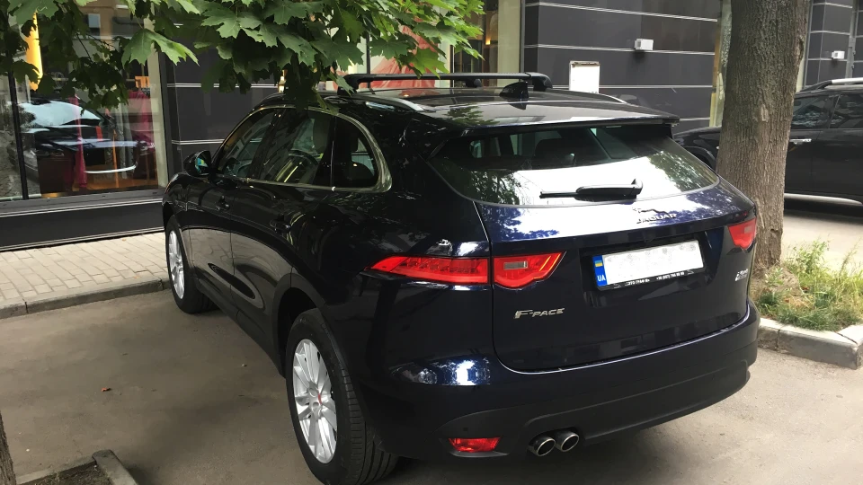 Jaguar F-Pace .blue like space