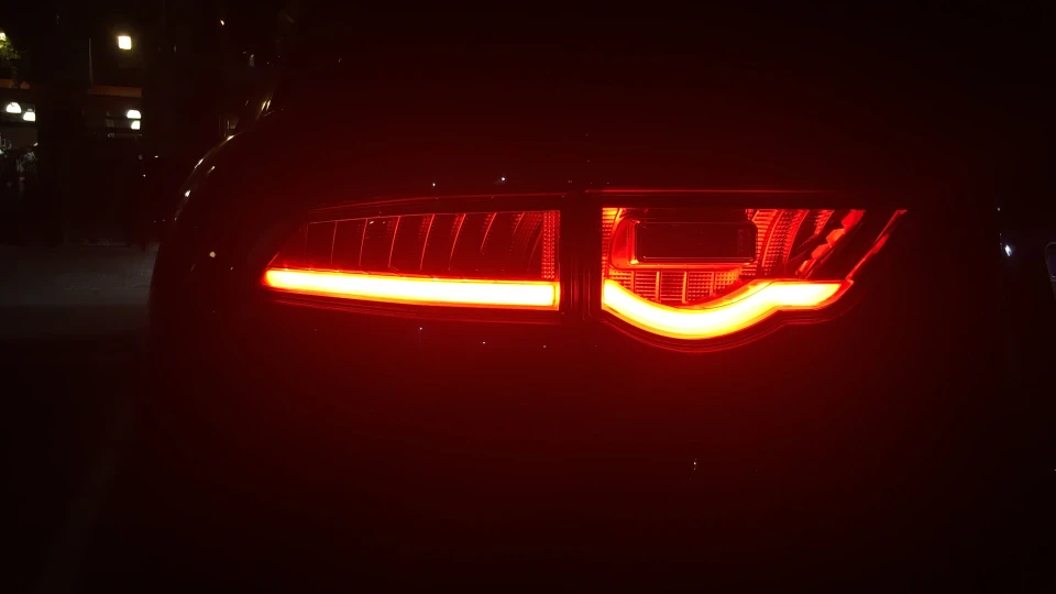 Jaguar F-Pace .blue like space 4