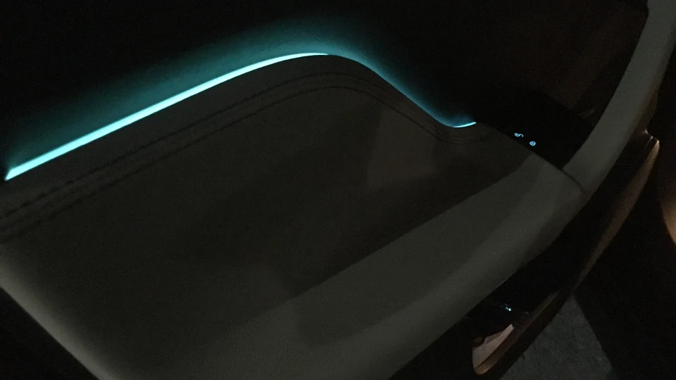 Jaguar F-Pace .blue like space 5